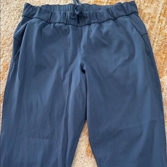 Lululemon Women’s On the Fly 7/8 Pant
In Code Blue Full-On Luxtreme Size 10 - Picture 2 of 6